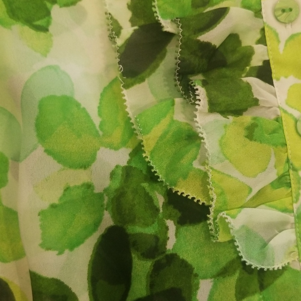 Vibrant green top - Picture 2 of 5